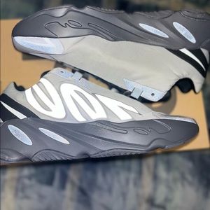 Yeezy Boost 700 ‘Metallic’ (Reflective)